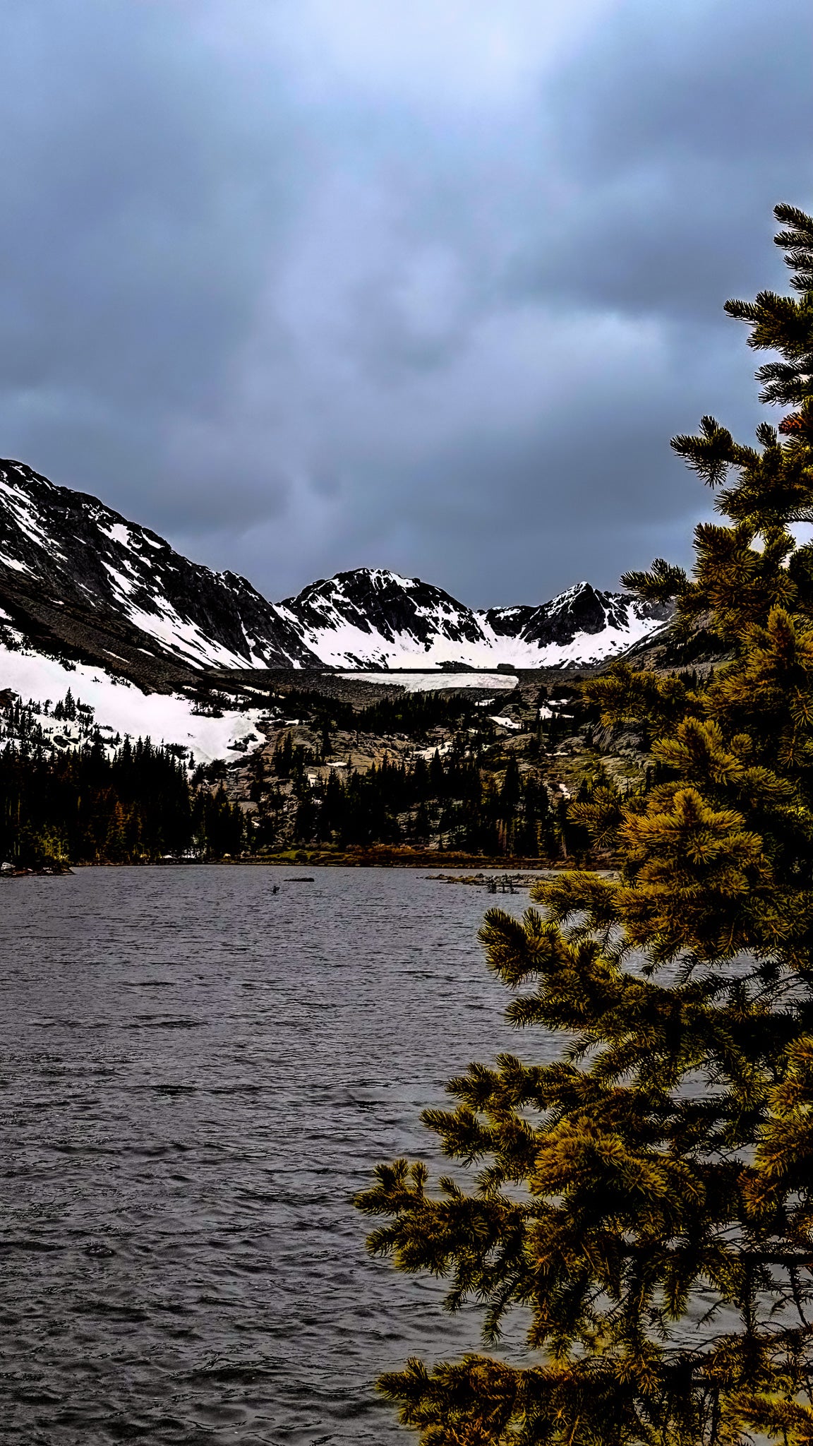 Color Mountain Lake