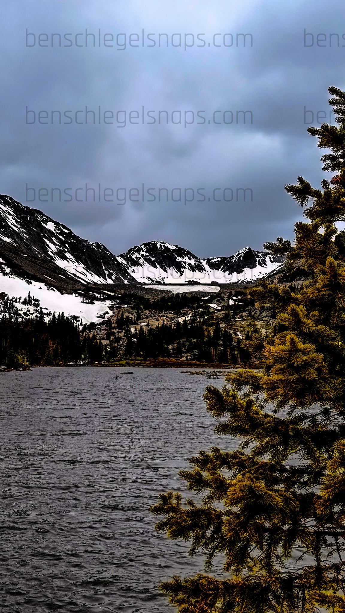 Color Mountain Lake