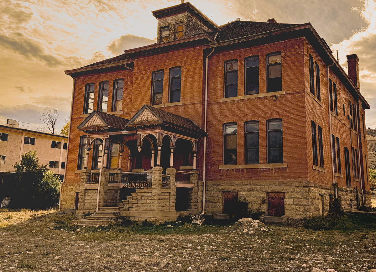 Color Spookie Old Schoolhouse
