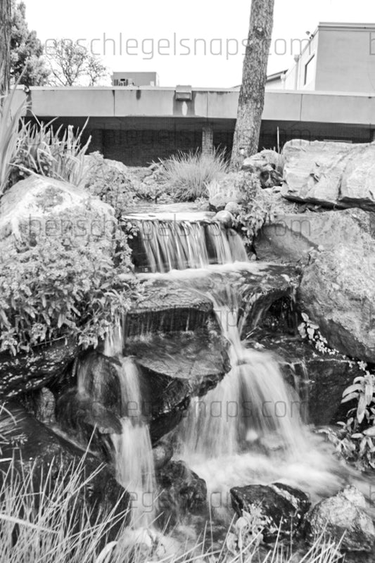 Black & White Small Soft Falls